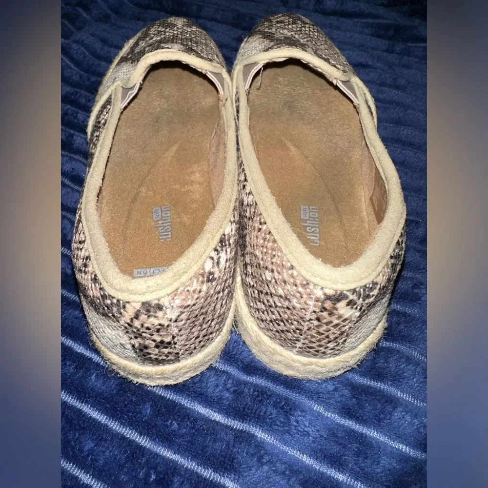 Clarks Azella Theoni Snake Print Slip On Espadrille Loafers size 6.5 comfort